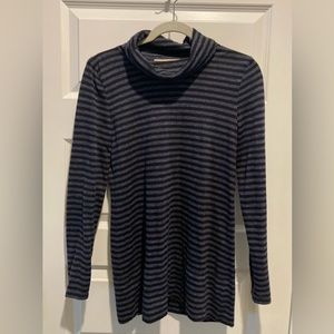 Loft Oversized Top Size Small
